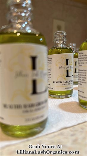 Chebe Powder From Chad 🇹🇩 Helps To Retain Length, Locks In Moisture As Well As Reduces Breakage & Shedding Which In Turn Helps Promote Healthy Hair Growth! #healthyhair #healthyscalp #chebepowder #chebe #ayurvedicherbs #ayurvedichaircare #hairgrowth #naturalhair #hairgrowthoil #hairgrowthserum