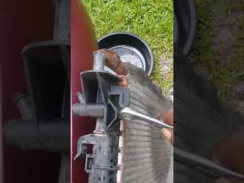 99 Lincoln TownCar tips on Removing and Replacing The Radiator