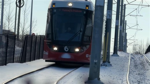 Transit riders face crowded O-Train vehicles