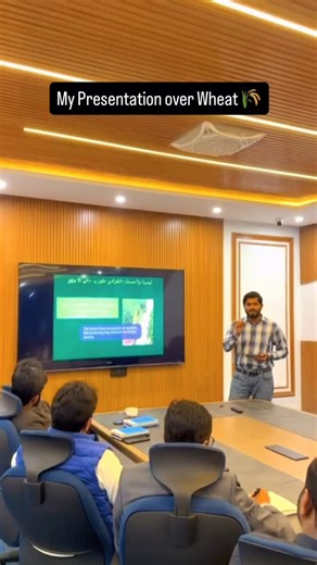 Qamar Jutt Agrarian | Presenting wheat crop fertilizer plan at Agricom International’s weekly training session. …. #agricom #agriculture #farming #qamarjuttagrarian | Instagram