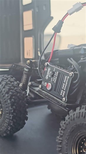 GoUpRC ESC and 2200kv Outrunner motor aesthetics #jeepwranglerjlu #crawling #jlu #rockcrawler #scx24