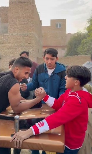 Little attitude boy 😎💪🏻😉#fypage #attitudestatus #armwar #funny #samiarmwrestler 😎💪🏻😉￼