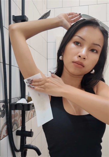 ការបករោមក្លៀកជាមួយស្ករត្រជាក់នៅកម្ពុជា