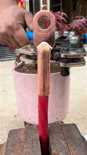 Large open-end crimping pliers with copper lugs