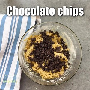 30K views | This EASY CHOCOLATE OATMEAL BAR is a delciously wholesome recipe - perfect for breakfast or snack time! RECIPE >> https://www.suburbansimplicity.com/easy-chocolate-oatmeal-bars/ | Suburban Simplicity | Facebook