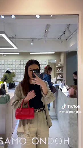 I love exploring lesser-known quiet, contemporary brands and my recent visit to Taipei was my first introduction to Samo Ondoh. #AffordableLuxury #BagTok #ContemporaryBags #SamoOndoh