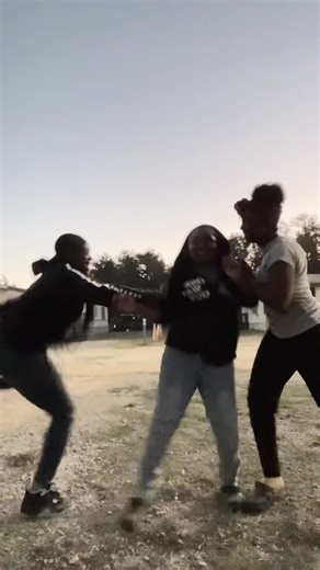 Grabbing on my shirt 🤣💕#fyp #blowthisup #relatable #prettygirls #trendingsound