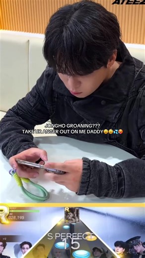 holy FAWK it’s everywhere. #ateez #jongho #kpop #fyp #foryoupage it’s funny bc I play that game too. It’s so hard like me 😅😂