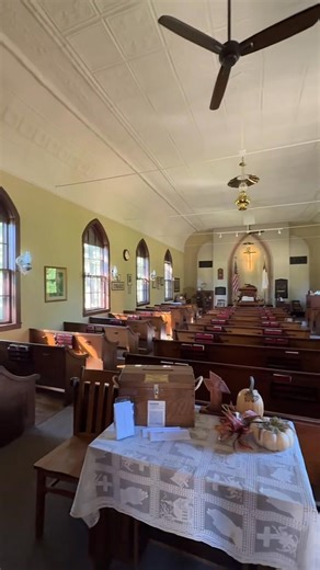 Little Brown Church in the Vale 📍Nashua, Iowa This historic gem inspired the beloved hymn “Church in the Wildwood.” Nestled in the rolling hills of northeastern Iowa, it’s a dreamy spot for weddings and a must-see for visitors! 💒✨ Built between 1860–1864 Open daily: 9 AM – 5 PM Have you ever attended a wedding here or visited this charming little church? Share your stories! ❤️ | Iowa Lovers