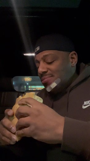 First time me try Juicy Patties in the Bronx with no long line. And it’s fresh n juicy. Two thumbs up | Paul Moiseau