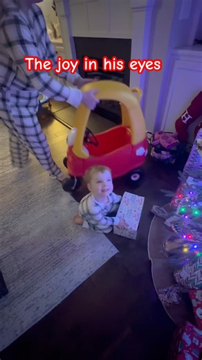 The joy of Christmas morning as a kid. #happy #christmas #family