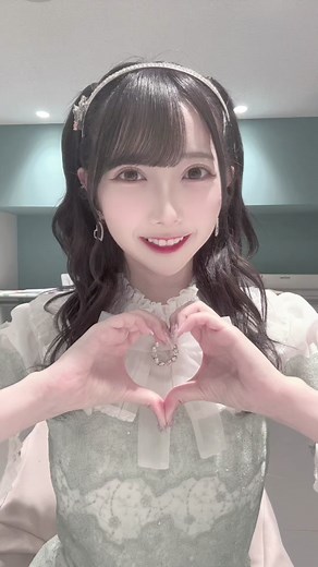 谷崎早耶とノイミーのファッションコラボに興奮！