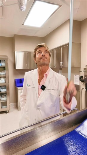 As we ring in 2026, leave the fireworks to the professionals!🎆⁠ ⁠ That's the message from Peter Grossman, MD, medical director of the new Burn Center at Methodist Dallas. ⁠ ⁠ Make the safe call tonight and enjoy one of the many awesome licensed shows across North Texas. Happy New Year!!🥳 | Methodist Health System