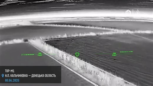 🇺🇦🇷🇺La défense aérienne russe était pour une fois performante...Un affrontement entre un système de défense antiaérienne russe Tor et des drones d’attaque ukrainiens FP-2 s’est déroulé au-dessus d’un territoire occupé.Le premier drone a repéré des tirs de missiles via sa caméra avant d’être abattu, et le deuxième FP-2 a également été intercepté.Mais grâce au flux vidéo des deux premiers drones, un troisième FP-2 a pu identifier la position de tir, localiser le système Tor, puis revenir pour 