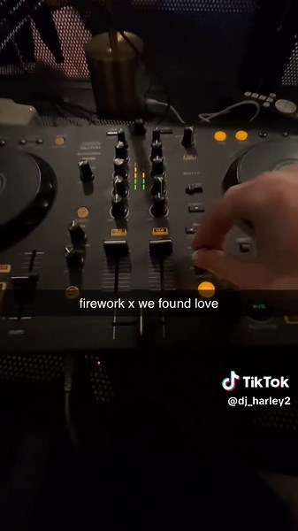 Mastering DJ Transitions for Seamless Music Mixing