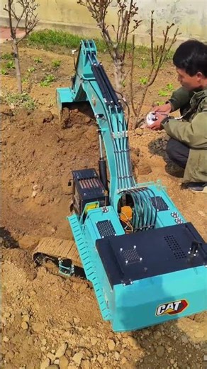 Imagine owning this 1/8 scale RC hydraulic excavator 385CF