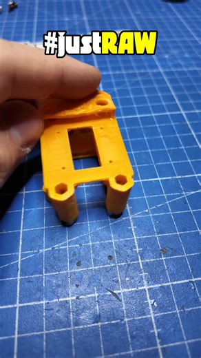 Neues Update zum Bambu Lab HD 2 mit Soft PLA und PVA Filament. Durch fehlenden Klebestift gab es Probleme mit der Haftung. Superstellen sehen klasse aus, aber eigenes Verschulden. Beim Drucken mit eigenem Stützmaterial (Soft PLA auf Soft PLA) sieht es relativ unschön aus. #BambuLab #3DPrinting #SoftPLA #PVA #Filament #3Ddruck | DrFrantic77