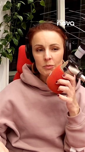 49K views · 661 reactions | Suvilla on asiaa ja suoraa palautetta kerrottavana!  Päivän parhaat: https://www.podplay.com/fi-fi/podcasts/radio-novan-iltapaiva-144639/episodes/esko-kiljuu-ja-suvi-filmaa-688607363 #jalkapallo #radio #podcast #radionova #eskojasuvi #teatteri | Radio Novan Iltapäivä | Facebook