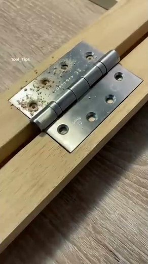 How to Fix Door Hinges