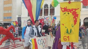 Πάτρα: Καρναβαλιάδα 2024 στην πλατεία Γεωργίου Α - Παιχνίδια από τα πληρώματα του Κρυμμένου Θησαυρού (Εικόνες & Βίντεο)