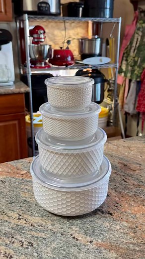 This little ceramic bowl set has quickly become my favorite! They’re so pretty and stylish, come with lids, you can put them in the refrigerator, freezer, and microwave, and they make a great gift. I bought a set for my college girl to use in her dorm room and she loves them. Click on the link below and it’ll take you to them. 💕 https://link.archeraffiliates.com/vRx5T #kook #bowls #storage #ceramic #kitchenware | Rachel Ballinger