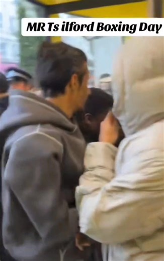 267K views · 157 reactions | Captured the electric energy of London’s Oxford Street today as the Boxing Day sales officially kick off! ️✨ ​#BoxingDay2025 #LondonShopping #OxfordStreet #DailyDazzlingDawn #BoxingDaySales | The Dazzling Dawn | Facebook