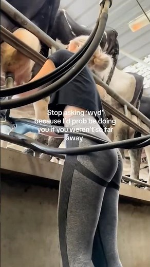 🐄 FARM GIRL MILKING A COW 🥛👩‍🌾