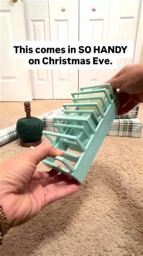 𝗗𝗔𝖨𝗟𝗬 𝗠𝖮𝗠• Mom Humor | Parenting Advice | Cool Products on Instagram: "We’ve all been there, lol. Wrapping gifts at the last minute, wrestling with tape, scissors, and sticky messes. We found this and we’re obsessed: Tape Zoomie: grab a pre‑cut strip in seconds, stick it on the gift, and move on. It turns a chaotic wrapping spree into a quick, almost fun ritual, perfect for moms, busy households, or anyone cramming in holiday prep after naptime. If you want gifts wrapped fast so you can