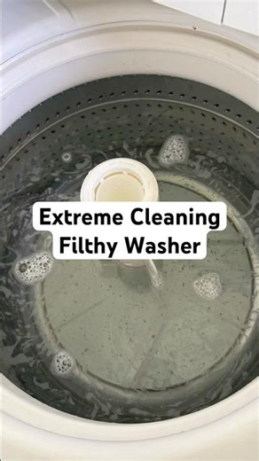 Deep cleaning a filthy washing machine. #cleantok #clean #cleaninghacks #deepclean