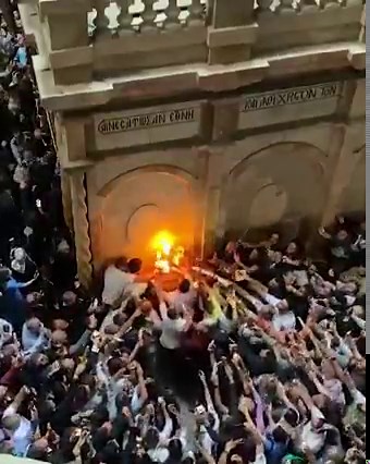 529K views · 1.4K reactions | The Holy Fire ceremony at the Church of the Holy Sepulchre in Jerusalem was attended by thousands this year. For more than 1000 years, Christians have celebrated the Holy Fire ceremony in Jerusalem. Full story: https://bit.ly/43EvVuP | Greek Reporter | Facebook