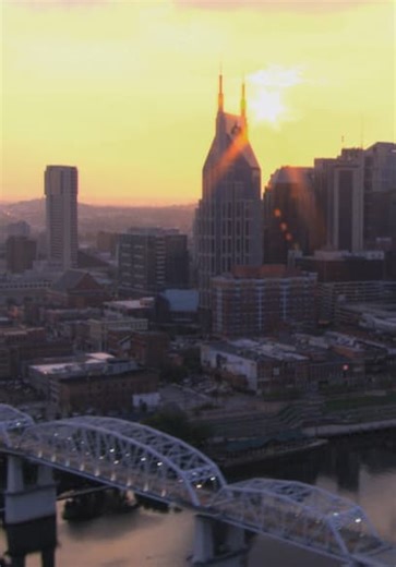 Off the Map with Shannon & Holly S01:E102 - Tennessee Moonshiners