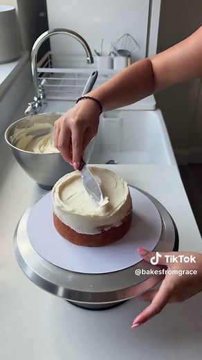 Cake filling ideas: Never too much filling (strawberry & cream)