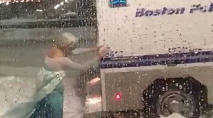 Drag ‘Elsa’ Pushes a Police Wagon Out of the Snow in Boston!