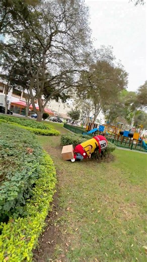 206 reactions · 38 shares | Saltos, caídas y risas… todo vale cuando la meta es una caja de Papas Pollo a la Brasa de Bucky 凜 #BuckyChallenge #DiversiónConSabor #BuckyLovers | Bucky Snacks | Facebook