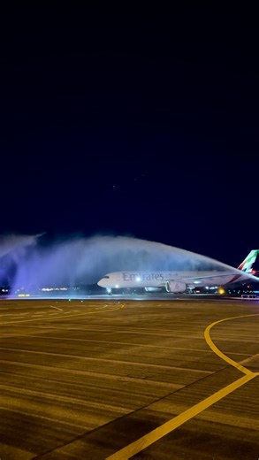 We’re still obsessed with last night’s Emirates arrival! 🤩 Adelaide marked a historic milestone as Emirates debuted its first ultra‑long‑range A350 at Adelaide Airport, greeted in style with a special water cannon salute. ✈️✨ | Adelaide Airport