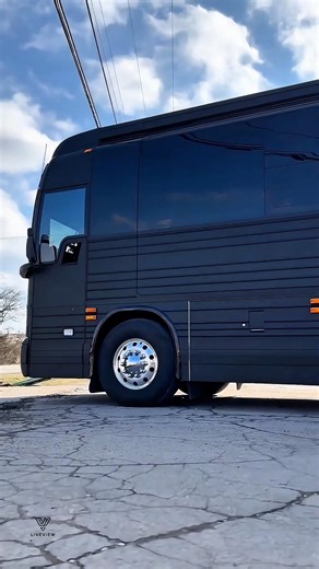 Prevost tour bus #shorts #trending #viral #youtubeshorts #shortvideo #viralvideo #bus #youtube