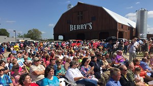 Catfish and the cross: Berry's Seafood and Catfish House offers quite a buffet
