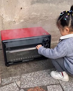 Dog rescues little girl from extreme danger!  | PittBulls | Facebook