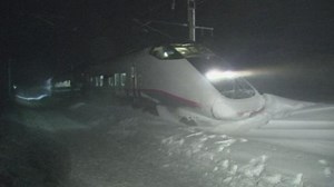 Un TGV japonais déraille sous la neige - L'actu en vidéo - Play RTS
