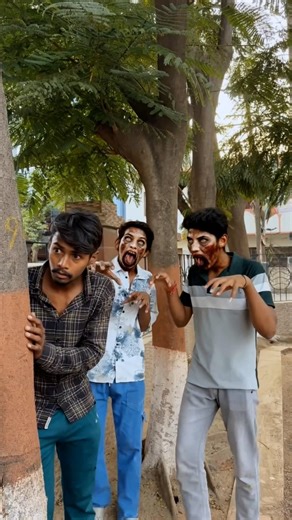 TWO ZOMBIES🧟 ATTACK 🤢#zombieshorts #zombievirus #zombie #entertainment #funny #shortsfeed#funnyvideo