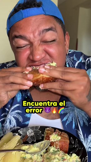 Chicharrón crujiente con guacamole y yuca — comida típica colombiana