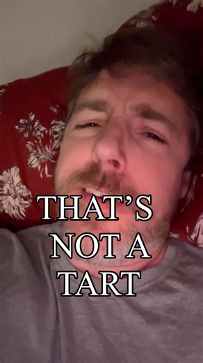 That’s not a tart! What say thee me aul flowers? Tart or Pie? 😄 Apple Tart/Pie - https://youtu.be/rMhtiCG8ric Custard - https://youtu.be/KPS0DJR-TeM Have a great day! Chris 👨🏻‍🍳🇮🇪 | Irish Baker Abroad