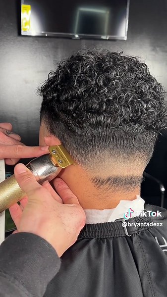 Part 2 taper tutorial 🔥 Blend the guideline using the half guard, lever play, then edgeup the neck 🦅 #barber #barbertutorial #anaheimbarber #orangecountybarber