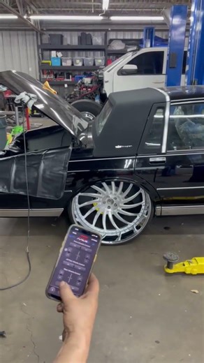 box chevy showing off the air bags #eyecandywhipz #cars #bigrims #caprice #bagged