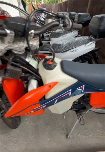 Tahiti Scooter Location 🛵 🌺Entreprise de Location de Véhicules 2 roues🛵: -50cc -125cc -Talaria -Moto gros cube Retrouvez tout les infos sur nos réseaux sociaux: -Page Facebook -Site Web -Instagram -Tik Tok -YouTube 📍Situé sur Paea ☎️ 89. 444. 445