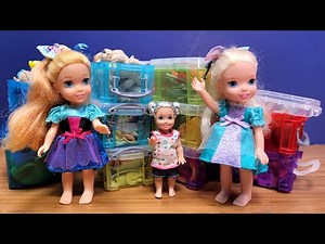 Packing ! Elsa & Anna toddlers are moving again - Barbie dolls