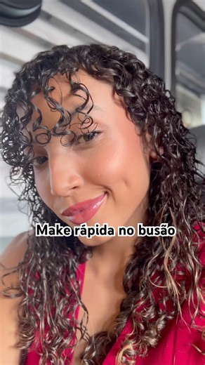 aqui não tem desculpas pra não maquiar, até no bus a gnt maquia haha