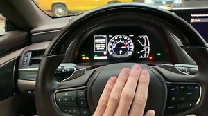 Kleines Rätsel für Cockpit-Experten. Welches Auto ist das? 🧐 | AUTO BILD