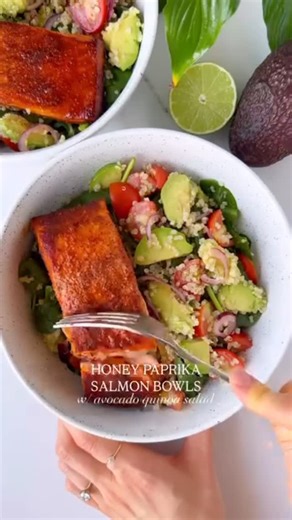 Mediterranean Diet Plan 🇺🇸 on Instagram: "Honey Paprika Salmon & Avocado Salad Bowls Sweet, smoky, and perfectly balanced—tender honey-paprika glazed salmon paired with a fresh, zesty avocado quinoa salad for an easy, nourishing meal that never gets boring. Credit: @goodnessavenue Here’s what you’ll need: 1 tbsp smoked paprika 2 tbsp honey garlic powder, salt + pepper water 4 salmon fillets Avocado salad: 120g bag baby spinach 2 cups cooked quinoa or couscous 250g punnet cherry tomatoes 1/2 sm