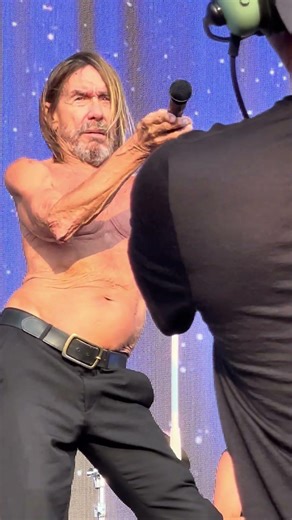 👕🎤 Red Hot Chili Peppers ft. Iggy Pop turns wrinkles into weaponized rhythm #RHCP #iggyPop